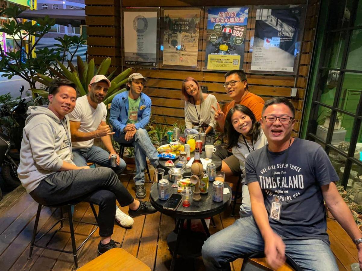 Travel Charger Hostel Kota Hualien Bagian luar foto