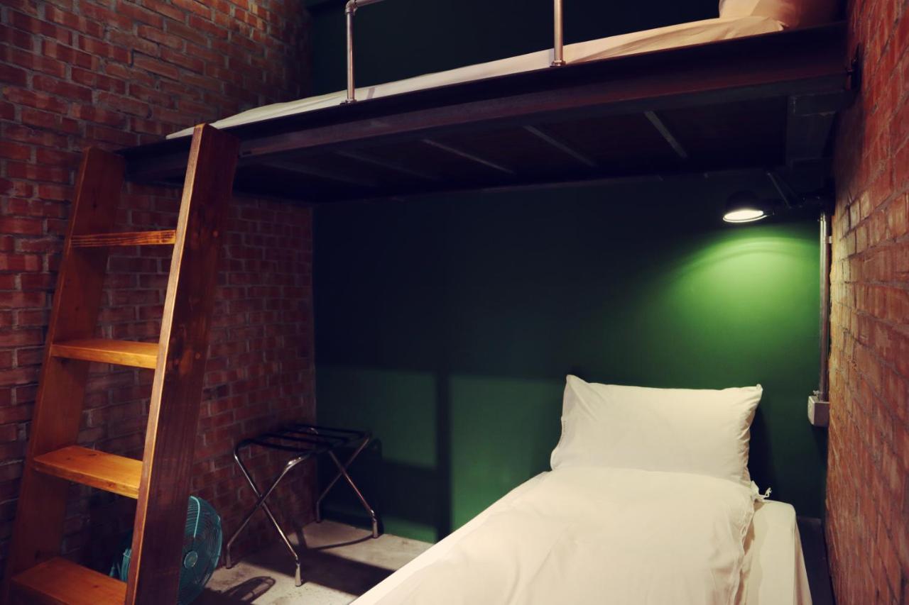 Travel Charger Hostel Kota Hualien Bagian luar foto